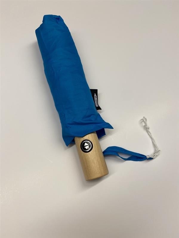 Blått hopfällbart paraply