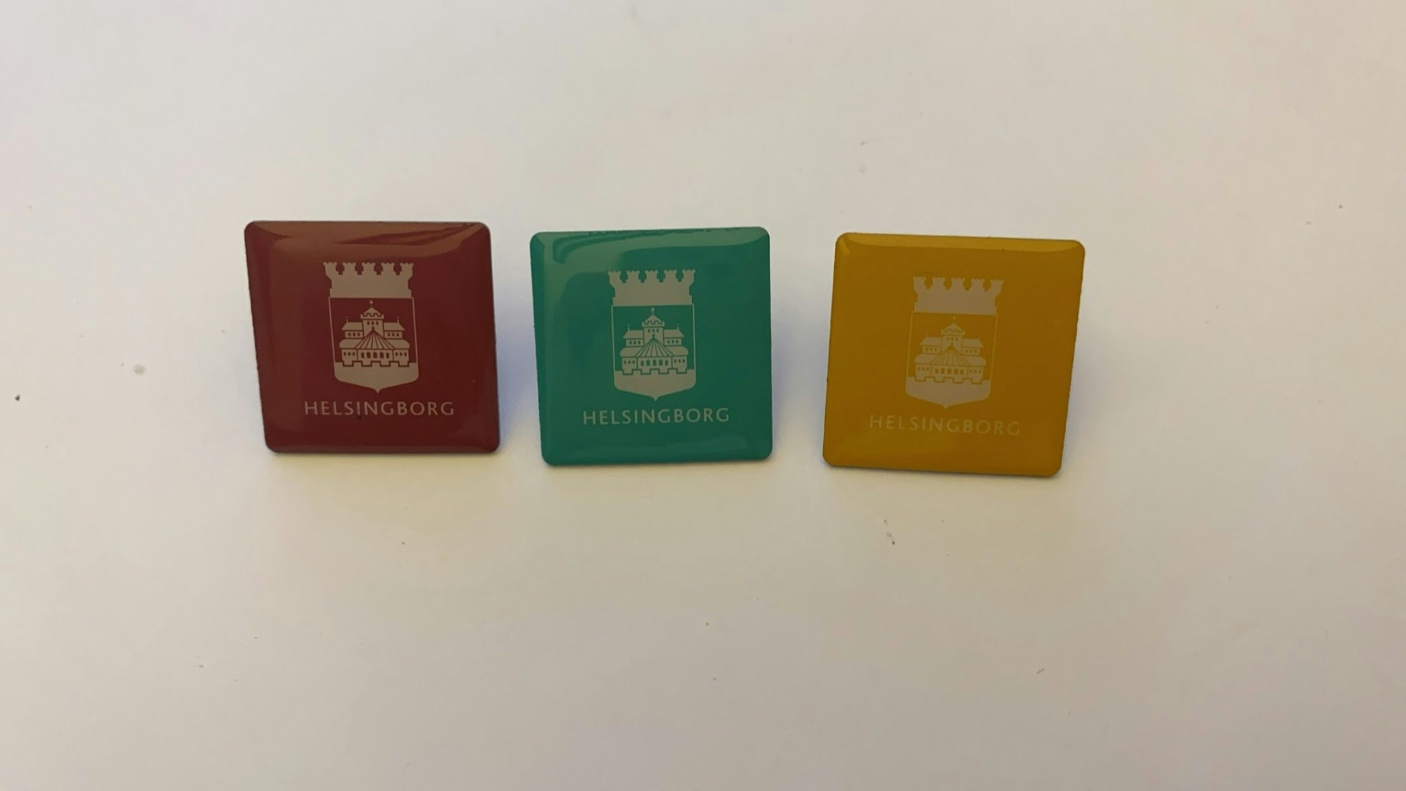 Pins Gul