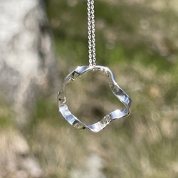 HALSBAND ”BLOMMA”.