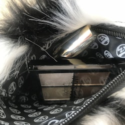 Furry faux fur makeupbag​​​​​! A must have!