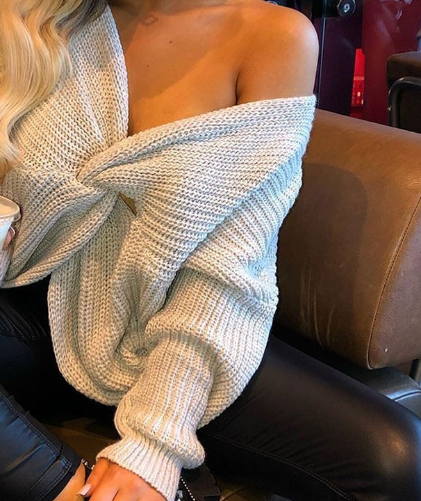 Stonebeige knitted jumper with a twist