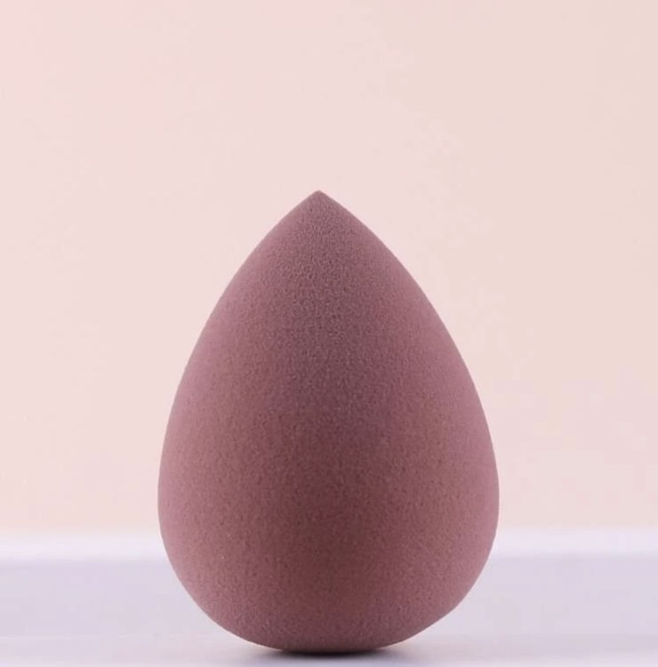 Makeupsvamp i äggformad ask