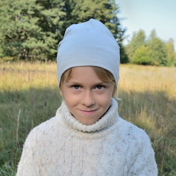 Ribbad mössa grå