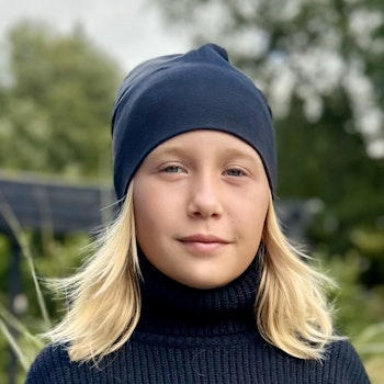 Ribbad mössa svart