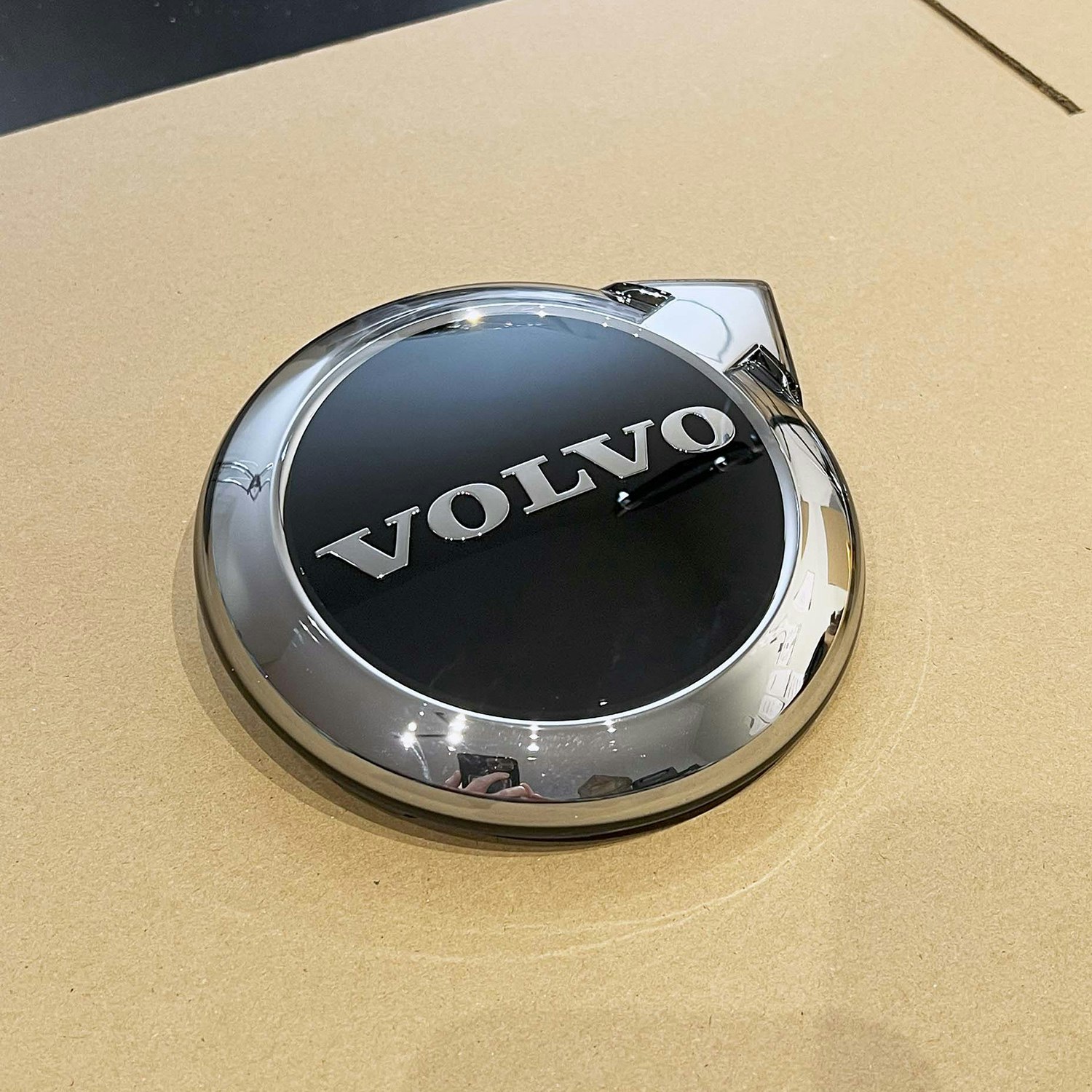 Volvo Original Facelift Emblem