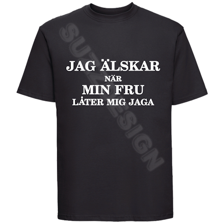 T-shirt med tryck – Älskar När min fru låter mig jaga – För den passionerade jägaren!