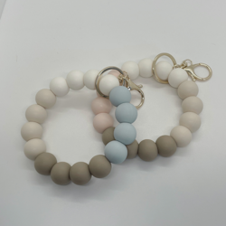 NYCKELARMBAND med silikonpärlor