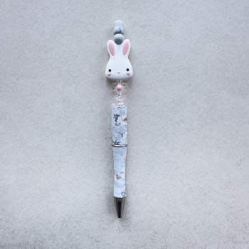 PENNA MED PÄRLOR  Honey Bunny-White