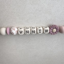 Napphållare med namn DAISY Old Pink /CREAM 1
