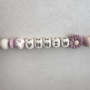 Napphållare med namn DAISY Old Pink /CREAM 1