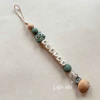 Napphållare med namn - OWL- DARK OLD GREEN / CREAM