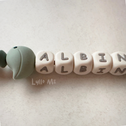 Napphållare med namn - LITTLE BIRD- LAUREL GREEN/ Cream