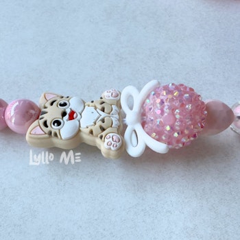 BADGEHÅLLARE KITTYCAT med bling ROSA (elastisk)