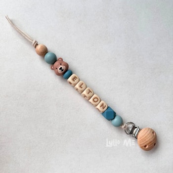Napphållare med namn - Lilla Björn- Arctic Blue/ WHEAT