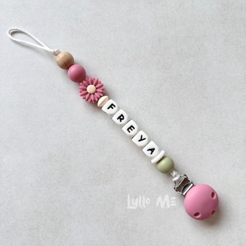 Napphållare med namn DAISY Raspberry  / WHITE