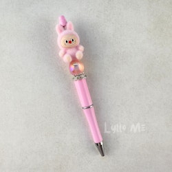 PENNA MED PÄRLOR - Plush "Labubu" - LIGHT PINK