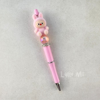 PENNA MED PÄRLOR - Plush "Labubu" - LIGHT PINK
