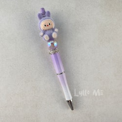 PENNA MED PÄRLOR - Plush "Labubu" - LILAC