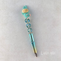 PENNA MED PÄRLOR - Plush "Labubu" -turquoise-green