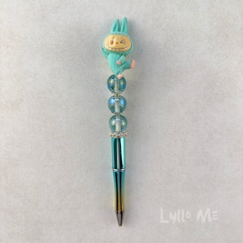 PENNA MED PÄRLOR - Plush "Labubu" -turquoise-green