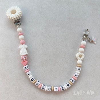 ID-KORT/ NYCKEL HÅLLARE med text Sjuksköterska med bling - DAISY CLIPS VIT