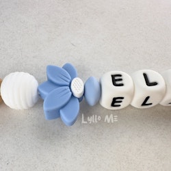 Napphållare med namn - HALF DAISY CORNFLOWER (max 5 bokstäver)med SILIKON CLIPS