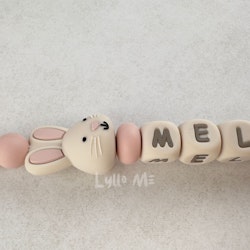 Napphållare med namn BUNNY  round - Light Old  Pink / CREAM