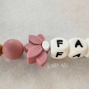 Napphållare med Silikon Clips med namn - HALF DAISY ROSE   (max 5 bokstäver)med SILIKON CLIPS
