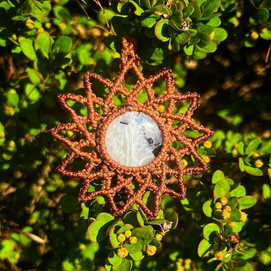 Mandala-halsband med Regnbågsmånsten