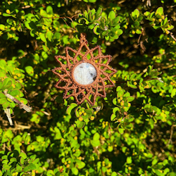 Mandala-halsband med Regnbågsmånsten