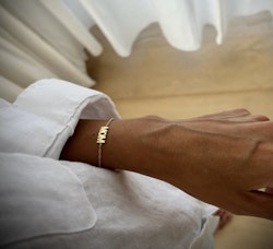 MOM armband i guld