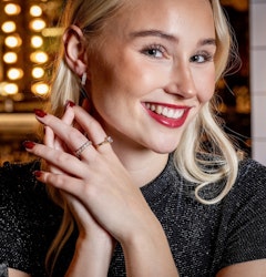 Stella örhängen i guld/klarglas