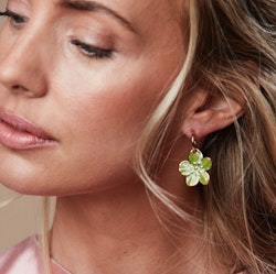 Calista enamel örhänge i guld o grönt