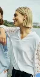 Lara blus med brodyr