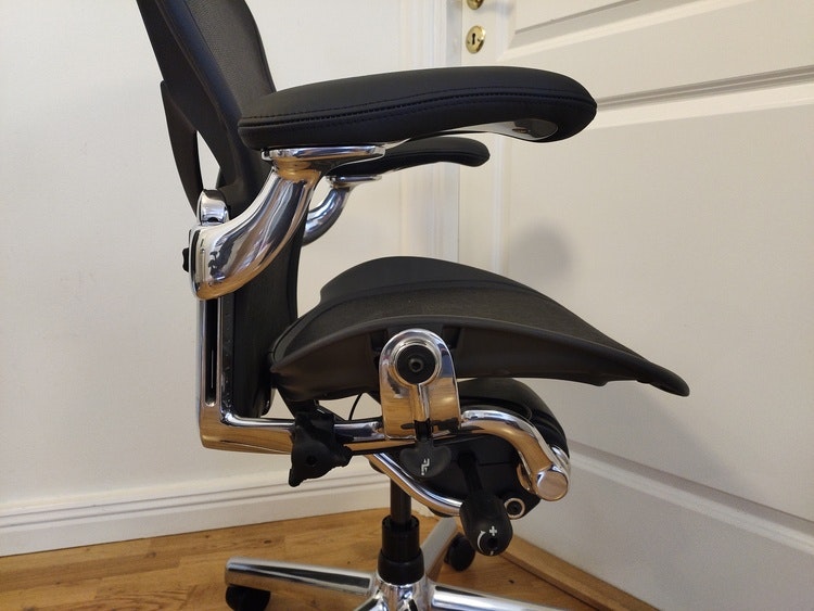 Herman Miller Aeron B/Medium Aluminium - TILLFÄLLE