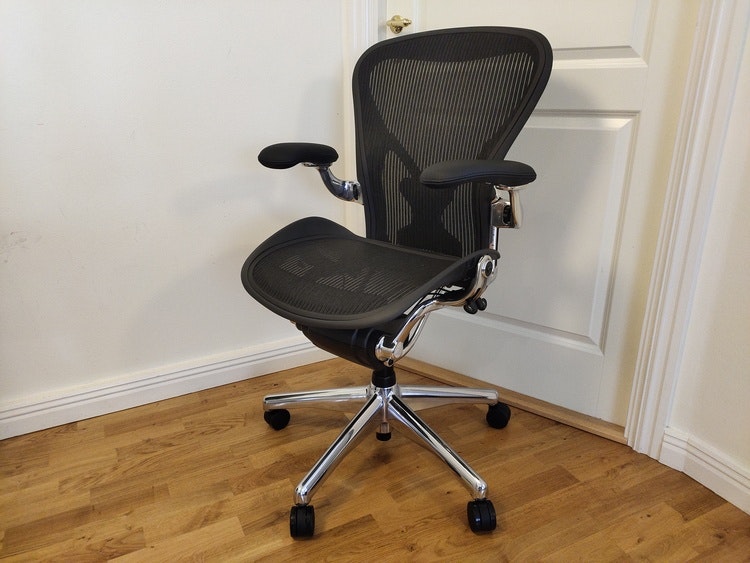 Herman Miller Aeron B/Medium Aluminium - TILLFÄLLE