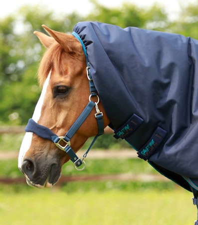 Premier Equine Titan 200g Utedekken med Snug-Fit Hals