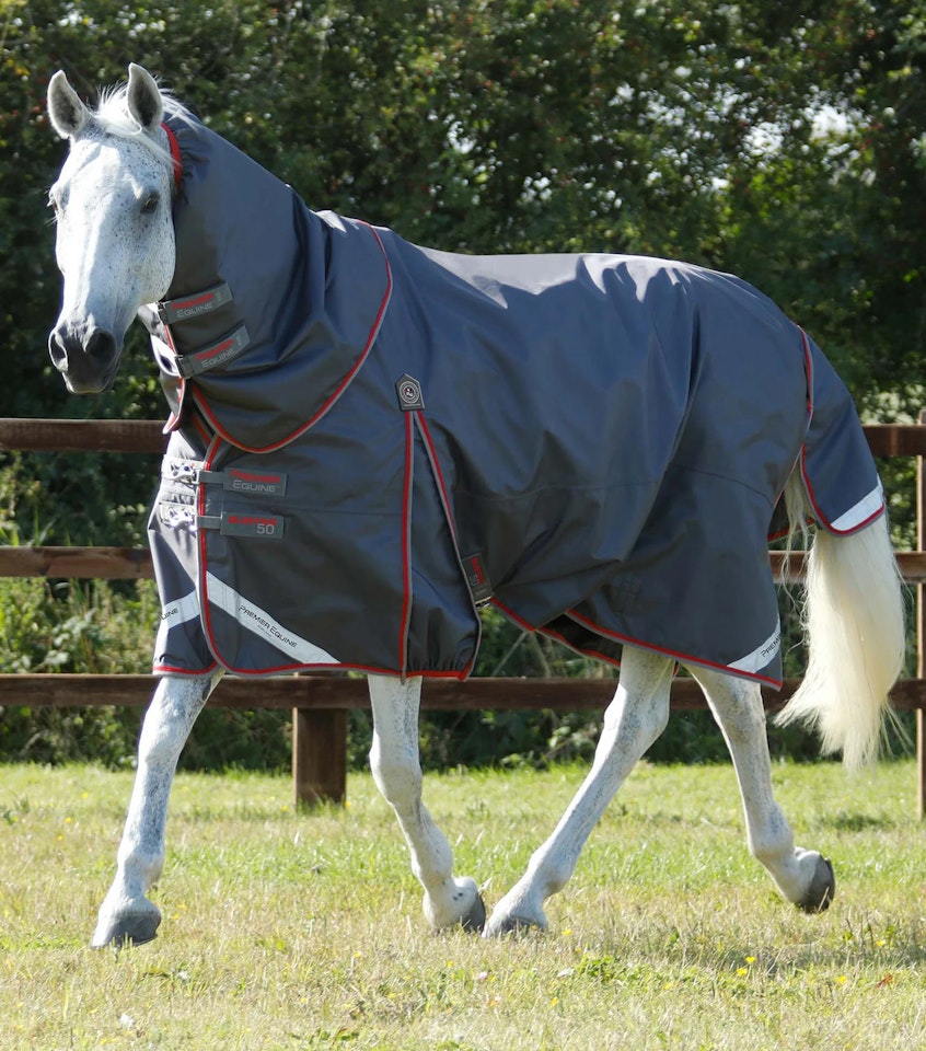 Premier Equine "Buster" Regndekken med Snug-Fit hals - 50g
