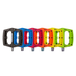 PEDALER i sterk termoplast, med metall pinner
