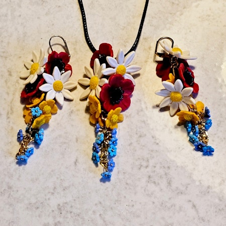 Halsband och örhängen med sommarblommor