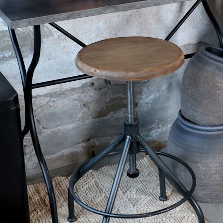 Fabrikspall med vridbar sits
