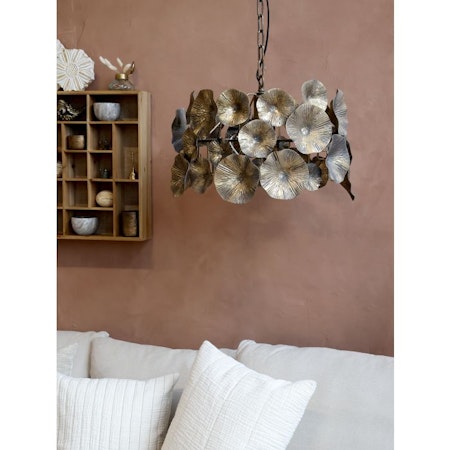 Lampa med blommig dekor