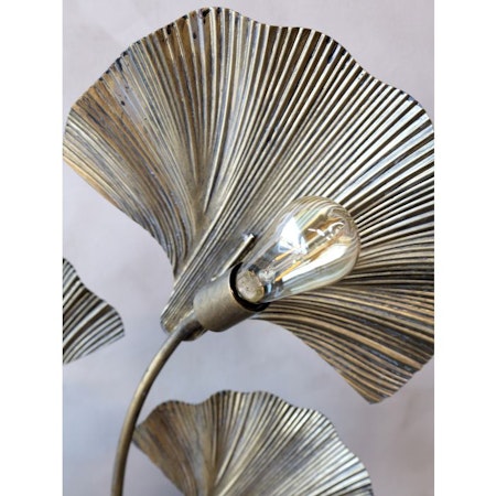 Lampa för golv med 4 blad