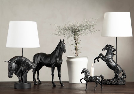 Lampa Häst Stegrande Poly