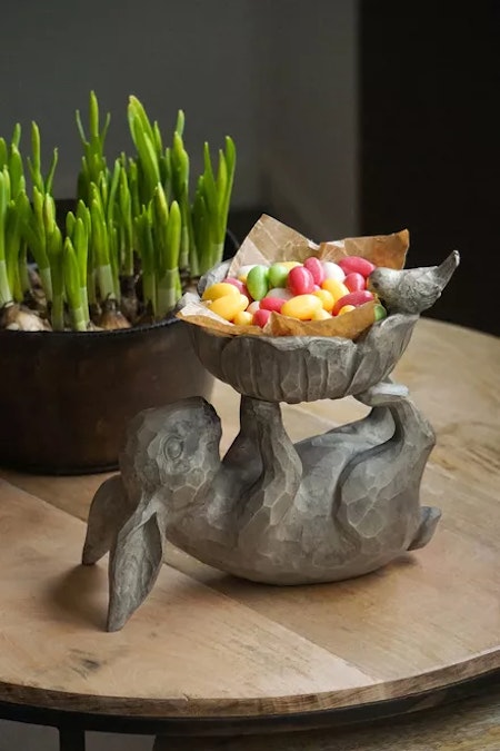 Liggande Hare Med Skål Poly