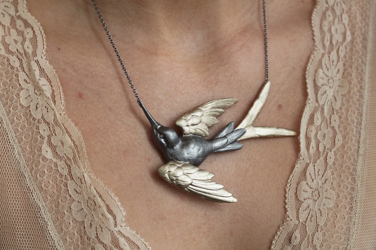 Fluttering Swallow Halskette - Bronze