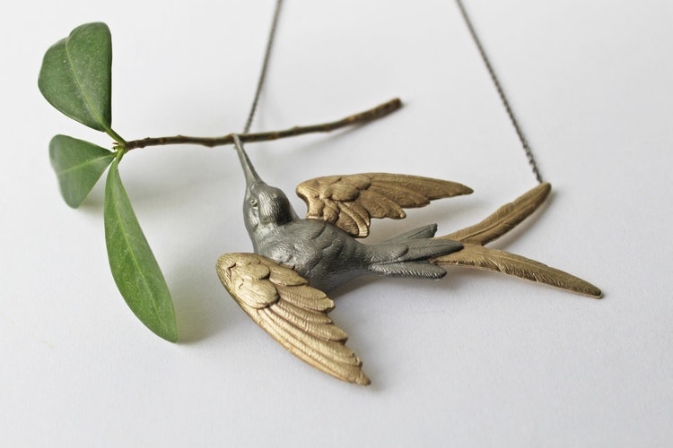 Fluttering Swallow Halskette - Bronze