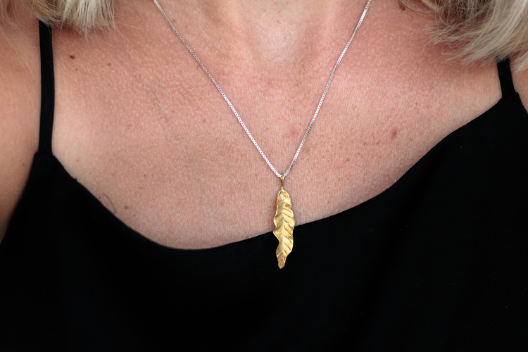 Thin Leaves Necklace - Gold