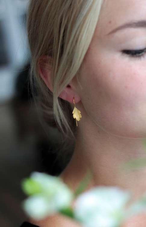 Tiny Leaf Earrings - Gold