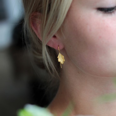 Tiny Leaf Earrings - Gold